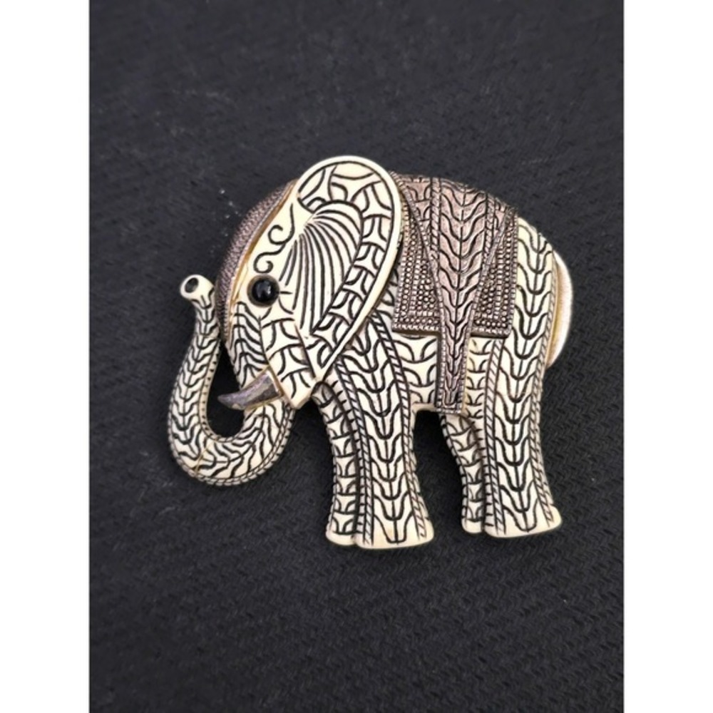 Vintage Style Carved Elephant Brooch Cream Silver Textured Pin